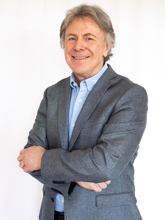 Book Excerpt: The Girl with Autumn Eyes by R. F.&nbsp;Vincent